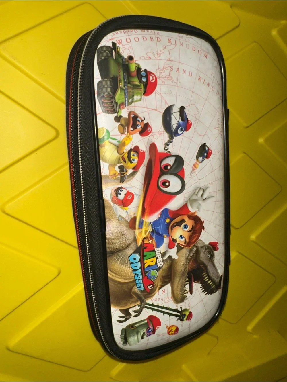 Super Mario Odyssey Kids accessories case- White/Black